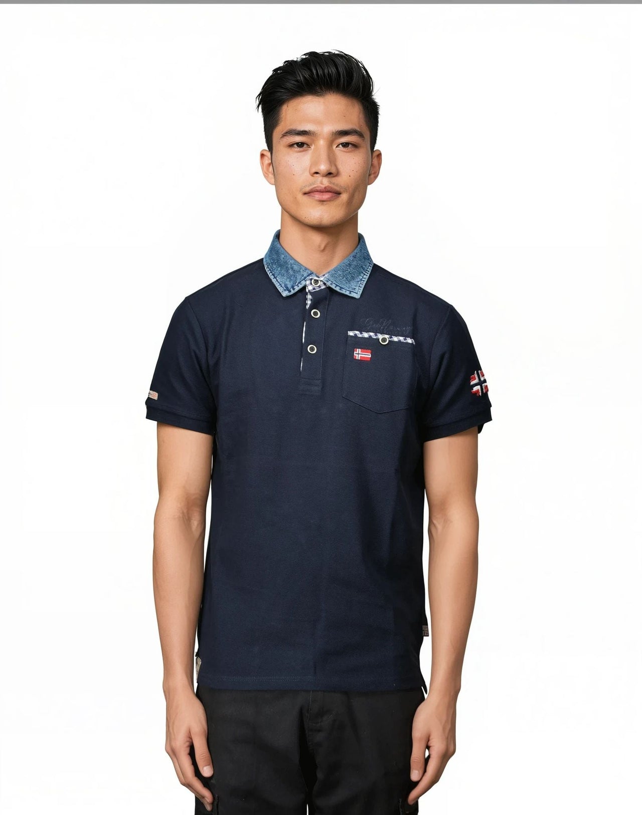 Geographical Norway Kerwin Hombre - Polo con bolsillo, estampados y detalles de banderas - Geographical Norway KERWIN_MEN_BLANC_CASSE_S_SDB-KERWIN_MEN_NOIR_S_S_SDB-KERWIN_MEN_MARINE_S_SDB-KERWIN_MEN_GRIS_CLAIR_S_S_SDB-KERWIN_MEN_BLANC_CASSE_M_SDB-KERWIN_MEN_MARINE_M_SDB-KERWIN_MEN_GRIS_CLAIR_M_SDB-KERWIN_MEN_NOIR_M_SDB-KERWIN_MEN_BLANC_CASSE_L_SDB-KERWIN_MEN_GRIS_CLAIR_L_SDB