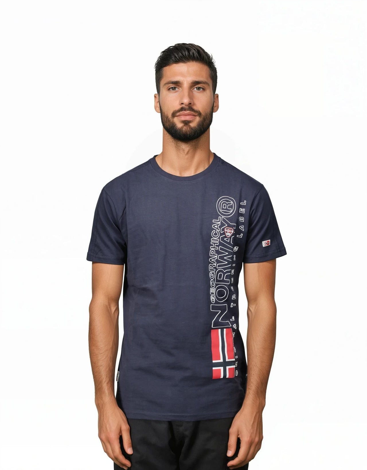 Geographical Norway JOGO - T-Shirt Mann Kurzarm mit Flagge - Geographical Norway JOGO_MEN_CORAIL_S_SDB-JOGO_MEN_CORAIL_M_SDB-JOGO_MEN_CORAIL_L_SDB-.JOGO_MEN_CORAIL_XL_SDB-JOGO_MEN_CORAIL_XXL_SDB-JOGO_MEN_CORAIL_3XL_SDB-JOGO_MEN_KAKI_S_SDB-JOGO_MEN_KAKI_M_SDB-JOGO_MEN_KAKI_L_SDB-JOGO_MEN_KAKI_XL_SDB