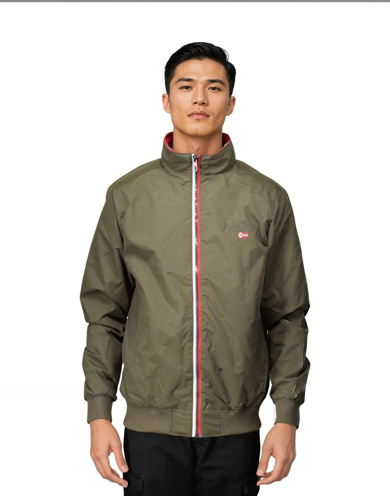 Geographical Norway Geographical Norway BENILDE Hombre - Parka ligera bordada - Geographical Norway BENILDE_MEN_KAKI_S_SDB-BENILDE_MEN_KAKI_L_SDB-ENILDE_MEN_KAKI_L_SDB-ENILDE_MEN_KAKI_L_SDBBENILDE_MEN_KAKI_XL_SDB-BENILDE_MEN_KAKI_XXL_SDB-BENILDE_MEN_KAKI_3XL_SDB-BENILDE_MEN_MARINE_S_SDB-BENILDE_MEN_MARINE_M_SDB-BENILDE_MEN_MARINE_L_SDB-BENILDE_MEN_MARINE_XL_SDB