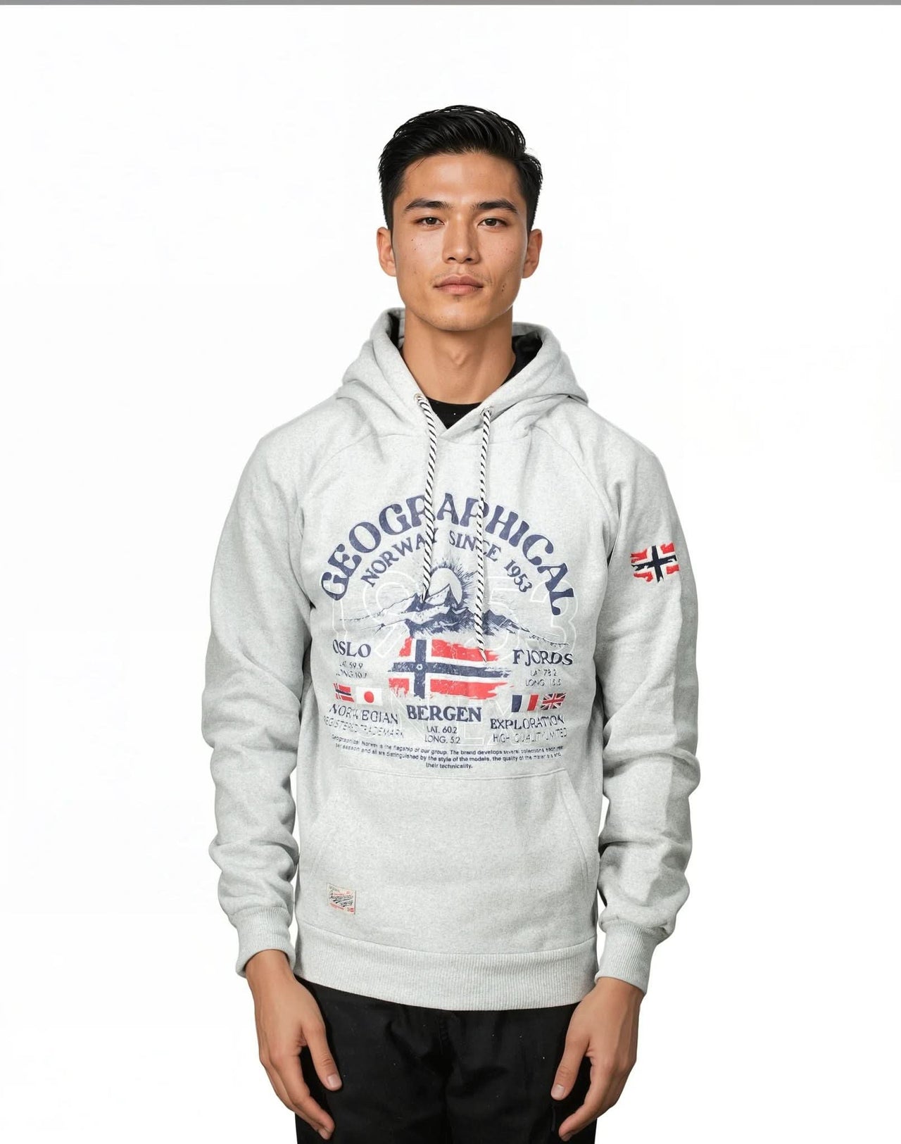 Geographical Norway Gommy Homme - Kapuzenpullover mit Aufdrucken und Flagge - Geographical Norway GOMMY_MEN_NOIR_S_SDB-GOMMY_MEN_NOIR_M_SDB-GOMMY_MEN_NOIR_L_SDB-.GOMMY_MEN_SCHWARZ_XL_SDB-GOMMY_MEN_SCHWARZ_XXL_SDB-GOMMY_MEN_SCHWARZ_3XL_SDB-GOMMY_MEN_KLARGRAU_S_SDB-GOMMY_MEN_KLARGRAU_M_SDB-GOMMY_MEN_KLARGRAU_SDB-GOMMY_MEN_KLARGRAU_L_SDB-GOMMY_MEN_KLARGRAU_XL_SDB