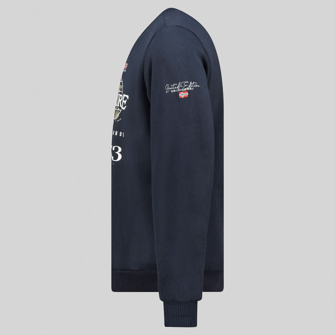 Geographical Norway Golkovitz Homme – Sweat avec Impressions et Drapeau - Geographical Norway GOLKOVITZ_MEN_NOIR_S_SDB-GOLKOVITZ_MEN_BLANC_S_SDB-GOLKOVITZ_MEN_NOIR_M_SDB-GOLKOVITZ_MEN_BLANC_M_SDB-GOLKOVITZ_MEN_NOIR_L_SDB-GOLKOVITZ_MEN_BLANC_L_SDB-GOLKOVITZ_MEN_NOIR_XL_SDB-GOLKOVITZ_MEN_BLANC_XL_SDB-GOLKOVITZ_MEN_NOIR_XXL_SDB-GOLKOVITZ_MEN_BLANC_XXL_SDB
