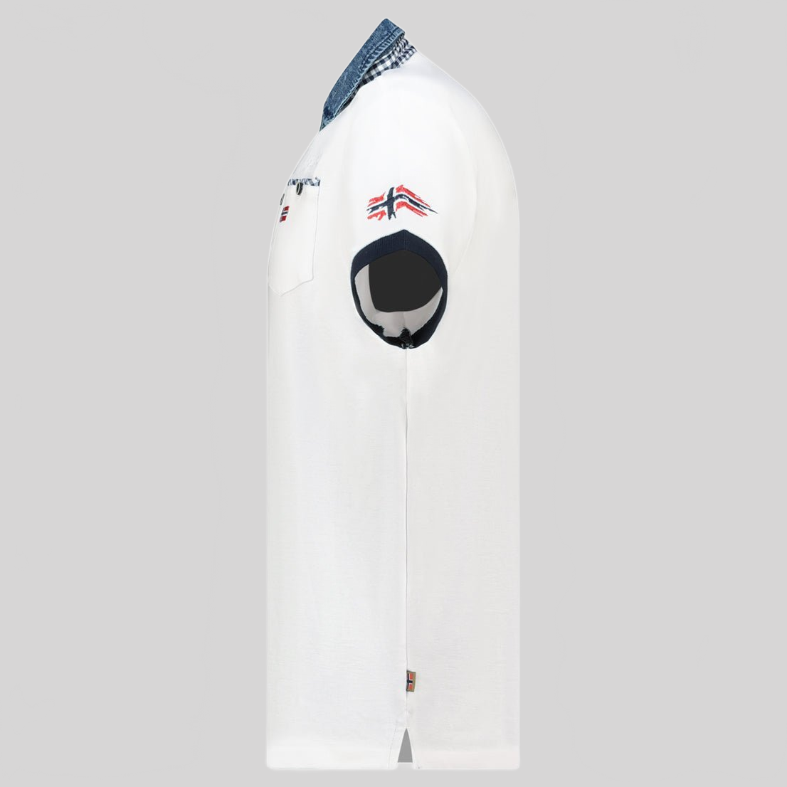 Geographical Norway Kerwin Homme - Polo avec poche, imprimés et détails drapeaux - Geographical Norway KERWIN_MEN_BLANC_CASSE_S_SDB-KERWIN_MEN_NOIR_S_SDB-KERWIN_MEN_MARINE_S_SDB-KERWIN_MEN_GRIS_CLAIR_S_SDB-KERWIN_MEN_BLANC_CASSE_M_SDB-KERWIN_MEN_MARINE_M_SDB-KERWIN_MEN_GRIS_CLAIR_M_SDB-KERWIN_MEN_NOIR_M_SDB-KERWIN_MEN_BLANC_CASSE_L_SDB-KERWIN_MEN_GRIS_CLAIR_L_SDB