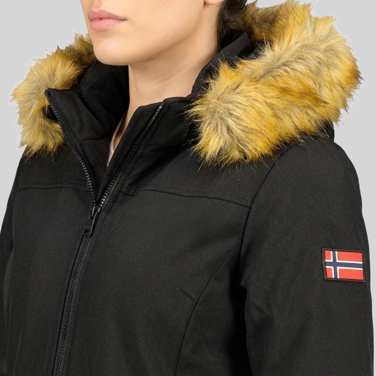 Geographical Norway Adelaide Damen - Parka mit Kapuze, Pelz und Taschen - Geographical Norway ADELAIDE_LADY_MARINE_S_SDB-ADELAIDE_LADY_MARINE_M_SDB-ADELAIDE_LADY_MARINE_L_SDB-ADELAIDE_LADY_MARINE_XL_SDB-.ADELAIDE_LADY_MARINE_XXL_SDB-ADELAIDE_LADY_SCHWARZ_S_SDB-ADELAIDE_LADY_SCHWARZ_M_SDB-ADELAIDE_LADY_SCHWARZ_L_SDB-ADELAIDE_LADY_SCHWARZ_XL_SDB-ADELAIDE_LADY_SCHWARZ_XXL_SDB