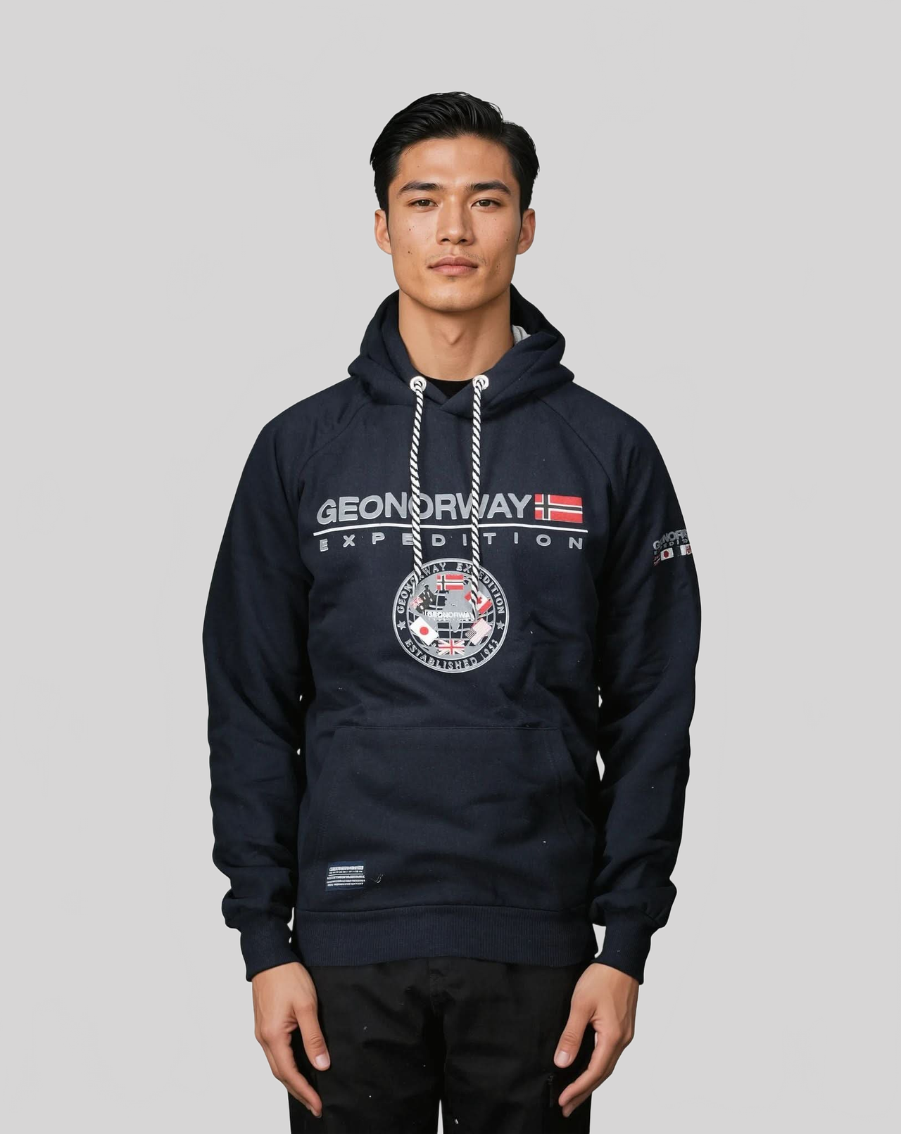 Geographical Norway GVICK Homme - Kapuzenpullover mit Aufdrucken und Flagge - Geographical Norway GVICK_MEN_NOIR_S_SDB-GVICK_MEN_NOIR_MSDB-GVICK_MEN_NOIR_L_SDB-.GVICK_MEN_SCHWARZ_XL_SDB-GVICK_MEN_SCHWARZ_XXL_SDB-GVICK_MEN_SCHWARZ_3XL_SDB-GVICK_MEN_GRIS_FONCE_S_SDB-GVICK_MEN_GRIS_FONCE_M_SDB-GVICK_MEN_GRIS_FONCE_SDB-GVICK_MEN_GRIS_FONCE_XL_SDB