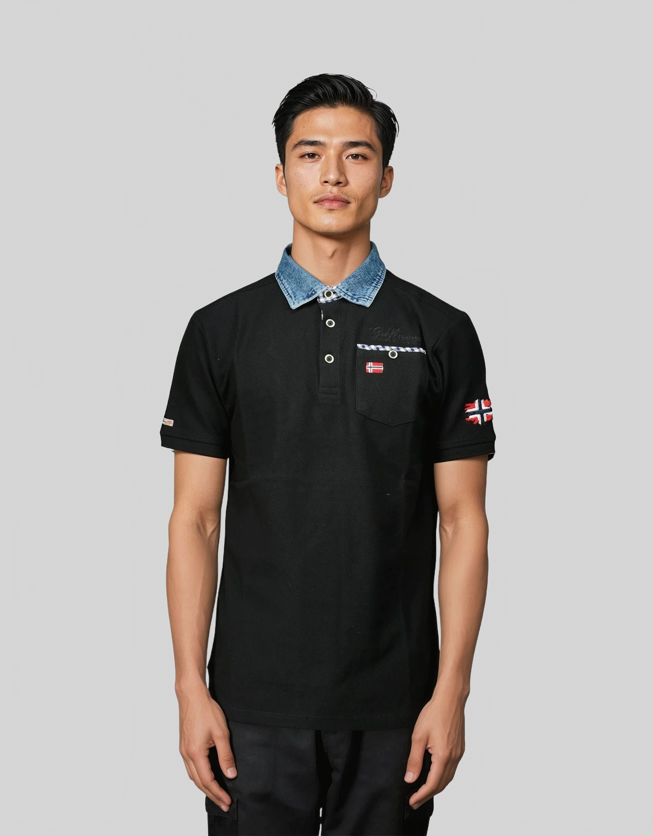 Geographical Norway Kerwin Homme - Polo avec poche, imprimés et détails drapeaux - Geographical Norway KERWIN_MEN_BLANC_CASSE_S_SDB-KERWIN_MEN_NOIR_S_SDB-KERWIN_MEN_MARINE_S_SDB-KERWIN_MEN_GRIS_CLAIR_S_SDB-KERWIN_MEN_BLANC_CASSE_M_SDB-KERWIN_MEN_MARINE_M_SDB-KERWIN_MEN_GRIS_CLAIR_M_SDB-KERWIN_MEN_NOIR_M_SDB-KERWIN_MEN_BLANC_CASSE_L_SDB-KERWIN_MEN_GRIS_CLAIR_L_SDB
