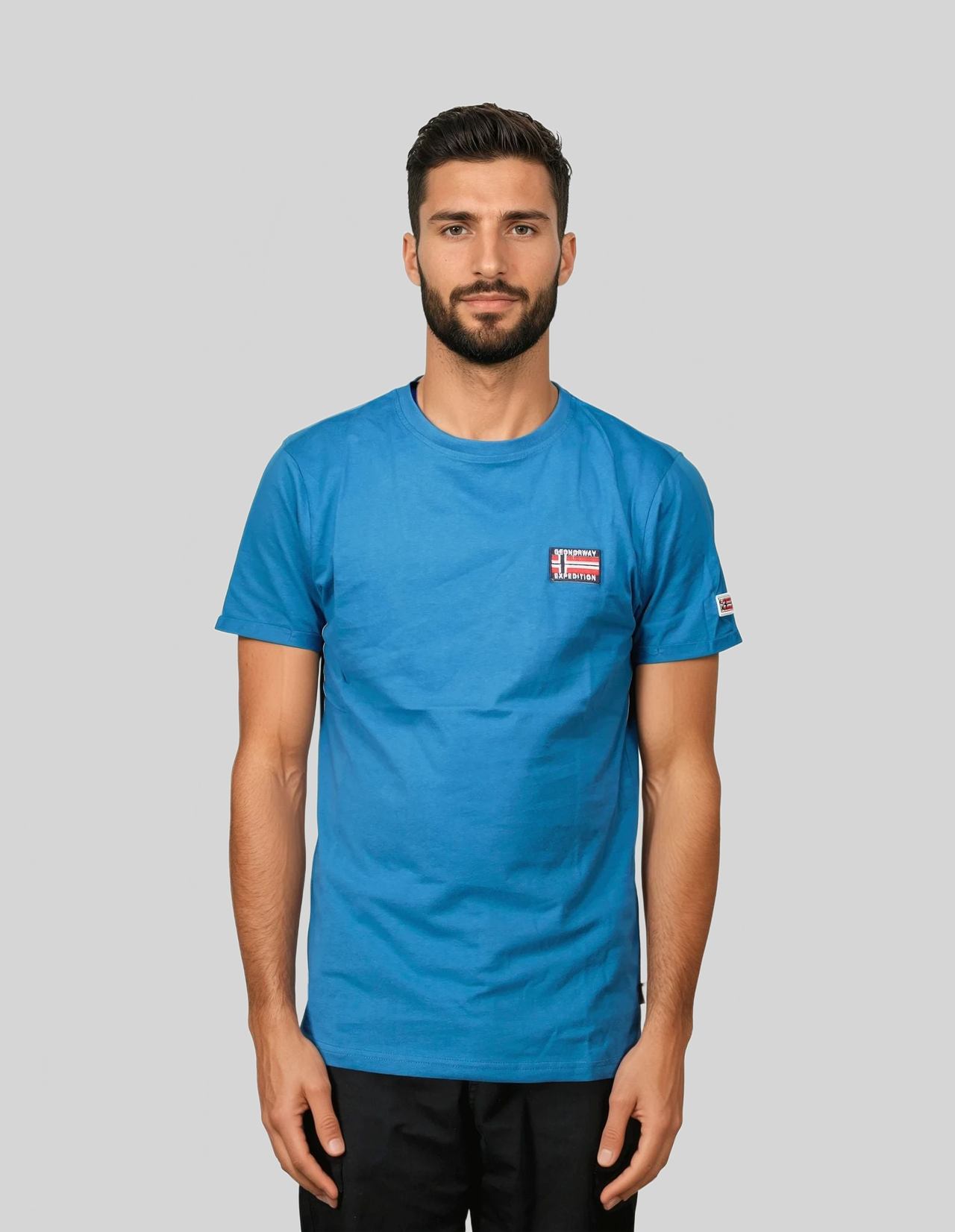 Geographical Norway Jaltimore - T-Shirt Homme Manches Courtes avec Drapeau - Geographical Norway JALTIMORE_MEN_BLANC_S_SDB-JALTIMORE_MEN_JAUNE_S_SDB-JALTIMORE_MEN_BLEU_S_SDB-JALTIMORE_MEN_BLANC_M_SDB-JALTIMORE_MEN_JAUNE_M_SDB-JALTIMORE_MEN_BLEU_M_SDB-JALTIMORE_MEN_BLANC_L_SDB-JALTIMORE_MEN_JAUNE_L_SDB-JALTIMORE_MEN_BLEU_L_SDB-JALTIMORE_MEN_BLANC_XL_SDB
