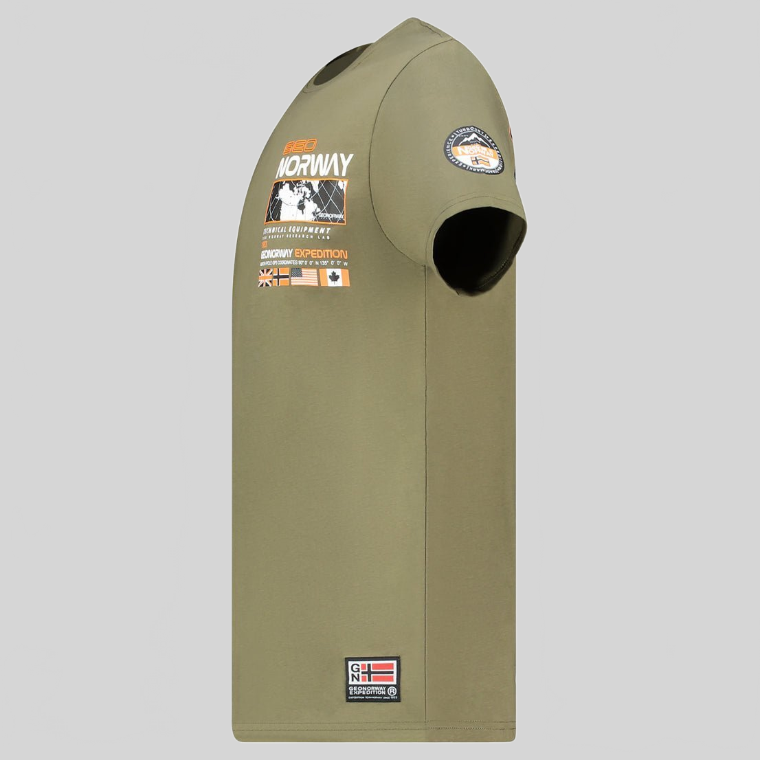 Geographical Norway JHOLME - T-Shirt Homme Manches Courtes avec Drapeau - Geographical Norway JHOLME_MEN_BLEU_CIEL_S_SDB-JHOLME_MEN_BLANC_S_SDB-JHOLME_MEN_BLEU_CIEL_M_SDB-JHOLME_MEN_BLANC_M_SDB-JHOLME_MEN_BLEU_CIEL_L_SDB-JHOLME_MEN_BLANC_L_SDB-JHOLME_MEN_BLEU_CIEL_XL_SDB-JHOLME_MEN_BLANC_XL_SDB-JHOLME_MEN_BLEU_CIEL_XXL_SDB-JHOLME_MEN_BLANC_XXL_SDB