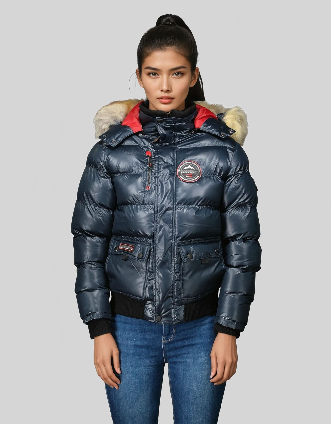 Geographical Norway Bugs Donna - Giacca imbottita con tasche piatte, Tasca con cerniera e cappuccio rimovibile - Geographical Norway BUGS_LADY_MARINE_SDB-BUGS_LADY_ROUGE_SDB-BUGS_LADY_NOIR_SDB-BUGS_LADY_MARINE_M_SDB-BUGS_LADY_RED_M_SDB-BUGS_LADY_BLACK_M_SDB-BUGS_LADY_MARINE_L_SDB-BUGS_LADY_RED_L_SDB-BUGS_LADY_BLACK_L_SDB-BUGS_LADY_MARINE_XL_SDB