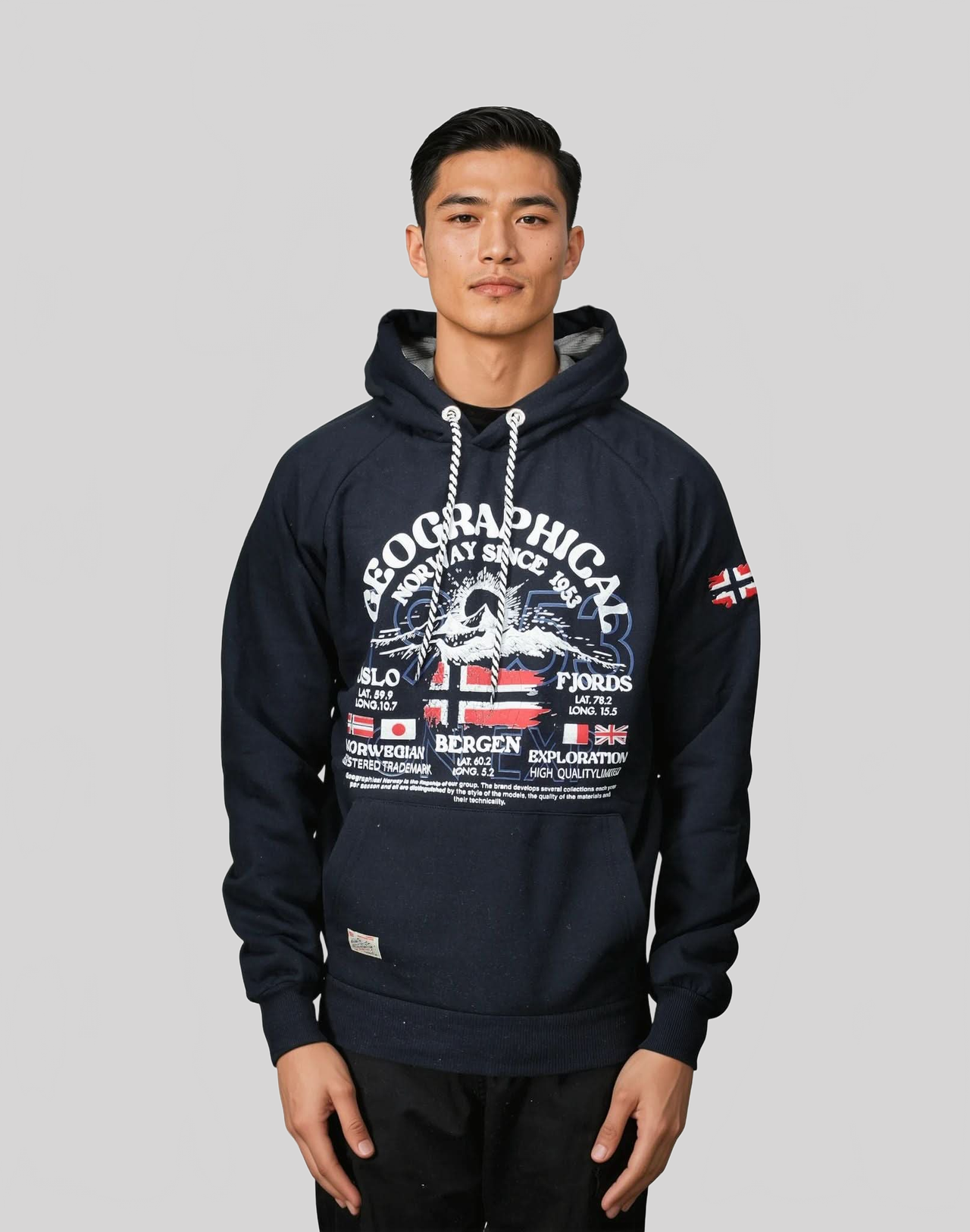 Geographical Geographical Norway Gommy Hombres - Sudadera con capucha con estampados y bandera - Geographical Norway GOMMY_MEN_NOIR_SDB-GOMMY_MEN_NOIR_M_SDB-GOMMY_MEN_NOIR_L_SDB-GOMMY_MEN_NOIR_XL_SDB-GOMMY_MEN_NOIR_XXL_SDB-GOMMY_MEN_NOIR_3XL_SDB-GOMMY_MEN_GRIS_CLAIR_SDB-GOMMY_MEN_GRIS_CLAIR_M_SDB-GOMMY_MEN_GRIS_CLAIR_XL_SDB-GOMMY_MEN_GRIS_CLAIR_XL_SDB