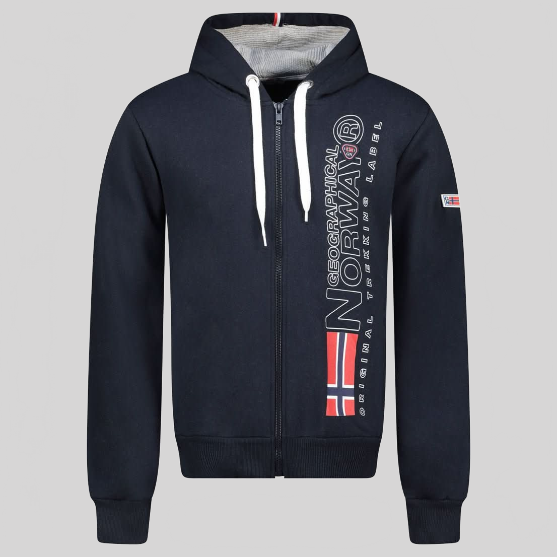 Geographical Norway FOGORA Herren - Kapuzenpullover mit Aufdrucken und Flagge am Ärmel - Geographical Norway FOGORA_MEN_CLARGRIS_S_SDB-FOGORA_MEN_NOIR_S_SDB-FOGORA_MEN_BLANC_S_SDB-.FOGORA_MEN_MARINE_S_SDB-FOGORA_MEN_GRAIS_CLAIR_M_SDB-FOGORA_MEN_SCHWARZ_M_SDB-FOGORA_MEN_BLANC_M_SDB-FOGORA_MEN_MARINE_M_SDB-FOGORA_MEN_GRAIS_CLAIR_L_SDB-FOGORA_MEN_SCHWARZ_L_SDB