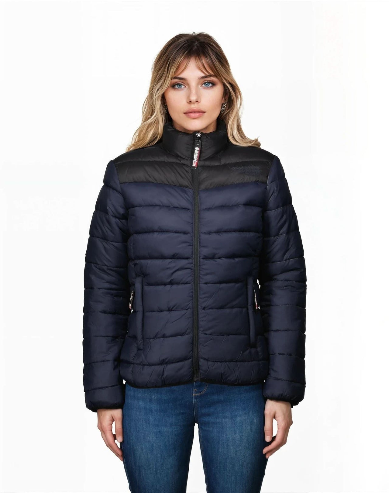 Geographical Norway ATIKOCLERC Damen - Leichte, gesteppte Jacke aus Polyamid - Geographical Norway ATIKOCLERC_LADY_BASIC_VIEUX_ROSE_S_SDB-ATIKOCLERC_LADY_BASIC_ROSE_FLASH_S_SDB-ATIKOCLERC_LADY_BASIC_BEIGE_S_S_SDB-ATIKOCLERC_LADY_BASIC_GRIS_FONCE_S_S_DB-ATIKOCLERC_LADY_BASIC_SENF_S_SDB-ATIKOCLERC_LADY_BASIC_MARINE_S_S_SDB-ATIKOCLERC_LADY_BASIC_ALT_ROSA_M_SDB-ATIKOCLERC_LADY_BASIC_ROSA_FLASH_M_SDB-ATIKOCLERC_LADY_BASIC_BEIGE_M_SDB-ATIKOCLERC_LADY_BASIC_DUNKELGRAU_M_SDB