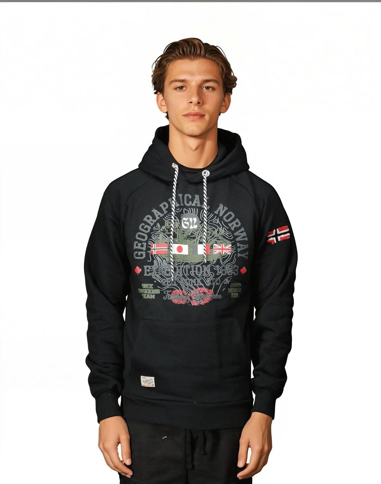 Geographical Norway Gexpe - Herren Kapuzenpullover mit Badge und Aufdrucken - Geographical Norway GEXPE_MEN_GRIS_CLAIR_S_SDB-GEXPE_MEN_GRIS_CLAIR_M_SDB-GEXPE_MEN_GRIS_CLAIR_L_SDB-.GEXPE_MEN_HELLGRAU_XL_SDB-GEXPE_MEN_HELLGRAU_XXL_SDB-GEXPE_MEN_HELLGRAU_3XL_SDB-GEXPE_MEN_MARINE_S_SDB-GEXPE_MEN_MARINE_M_SDB-GEXPE_MEN_MARINE_L_SDB-GEXPE_MEN_MARINE_XL_SDB