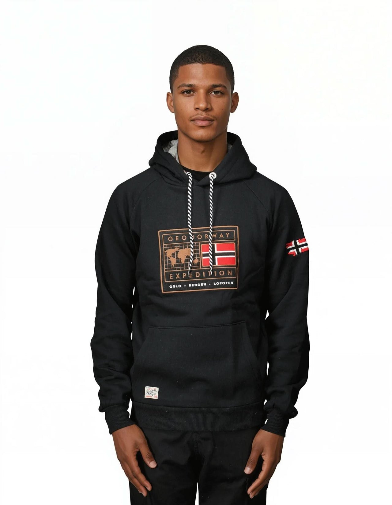 Geographical Norway Gofoten - Felpa con cappuccio da uomo con bandiera e tasca a canguro - Geographical Norway GOFOTEN_MEN_GRIS_CLAIR_SDB-GOFOTEN_MEN_GRIS_CLAIR_L_SDB-GOFOTEN_MEN_GRIS_CLAIR_XL_SDB-GOFOTEN_MEN_GRIS_CLAIR_XXL_SDB-GOFOTEN_MEN_GRIS_CLAIR_3XL_SDB-GOFOTEN_MEN_MARINE_SDB-GOFOTEN_MEN_MARINE_M_SDB-GOFOTEN_MEN_MARINE_L_SDB-GOFOTEN_MEN_MARINE_XL_SDB
