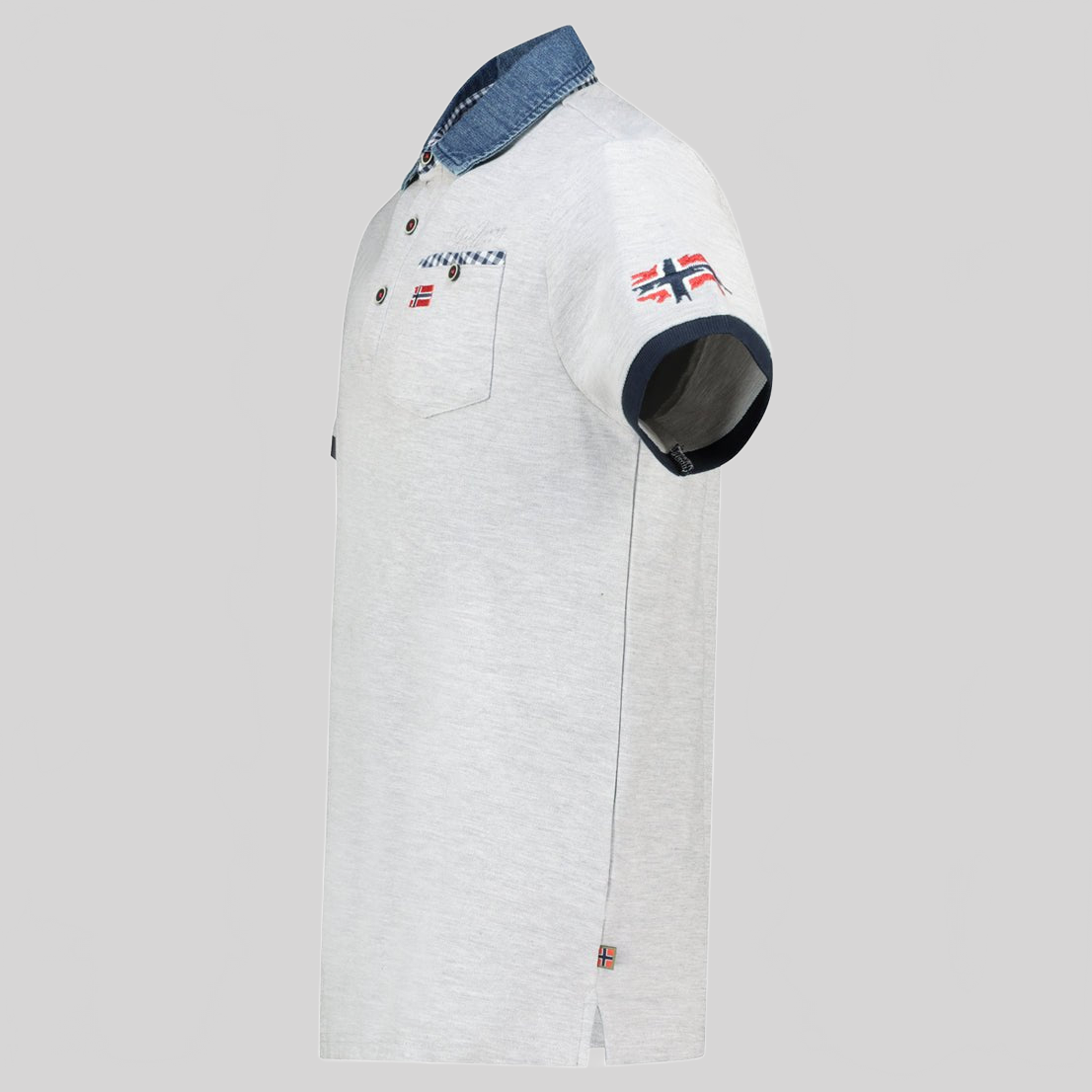 Geographical Norway Kerwin Homme - Polo avec poche, imprimés et détails drapeaux - Geographical Norway KERWIN_MEN_BLANC_CASSE_S_SDB-KERWIN_MEN_NOIR_S_SDB-KERWIN_MEN_MARINE_S_SDB-KERWIN_MEN_GRIS_CLAIR_S_SDB-KERWIN_MEN_BLANC_CASSE_M_SDB-KERWIN_MEN_MARINE_M_SDB-KERWIN_MEN_GRIS_CLAIR_M_SDB-KERWIN_MEN_NOIR_M_SDB-KERWIN_MEN_BLANC_CASSE_L_SDB-KERWIN_MEN_GRIS_CLAIR_L_SDB