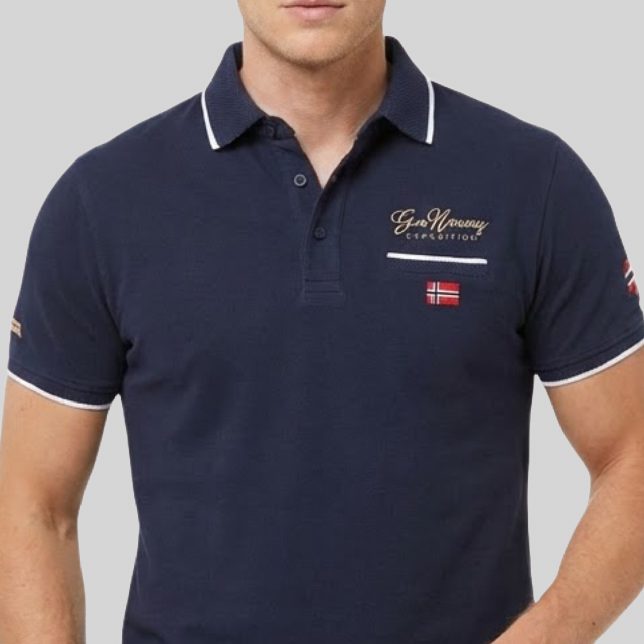 Geographical Norway KARA Homme - Polo à Manches Courtes, Poche - Geographical Norway KARA_MEN_BLANC_S_SDB-KARA_MEN_NOIR_S_SDB-KARA_MEN_KAKI_S_SDB-KARA_MEN_BLANC_M_SDB-KARA_MEN_NOIR_M_SDB-KARA_MEN_KAKI_M_SDB-KARA_MEN_BLANC_L_SDB-KARA_MEN_NOIR_L_SDB-KARA_MEN_KAKI_L_SDB-KARA_MEN_NOIR_XL_SDB