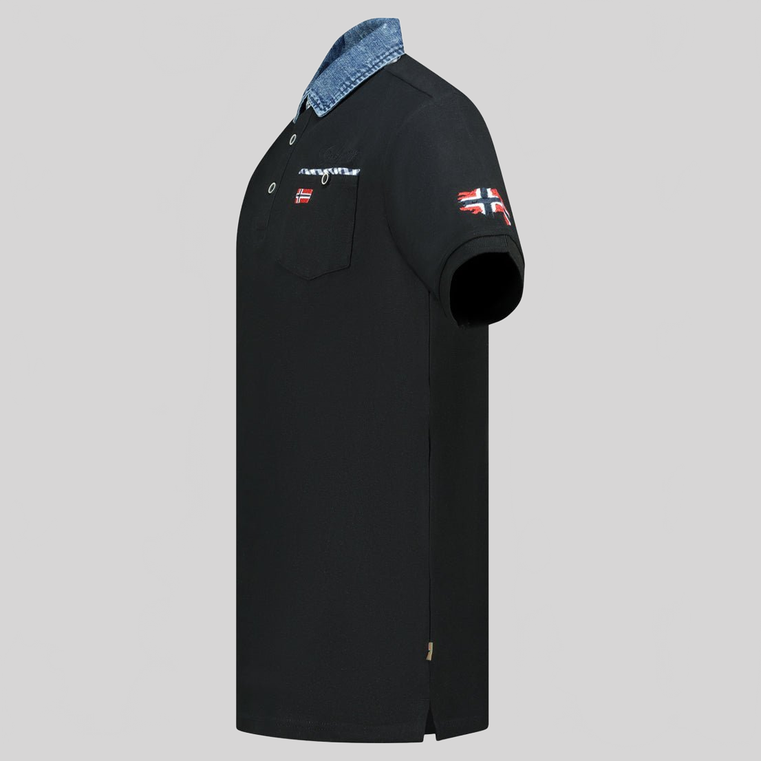 Geographical Norway Kerwin Homme - Polo avec poche, imprimés et détails drapeaux - Geographical Norway KERWIN_MEN_BLANC_CASSE_S_SDB-KERWIN_MEN_NOIR_S_SDB-KERWIN_MEN_MARINE_S_SDB-KERWIN_MEN_GRIS_CLAIR_S_SDB-KERWIN_MEN_BLANC_CASSE_M_SDB-KERWIN_MEN_MARINE_M_SDB-KERWIN_MEN_GRIS_CLAIR_M_SDB-KERWIN_MEN_NOIR_M_SDB-KERWIN_MEN_BLANC_CASSE_L_SDB-KERWIN_MEN_GRIS_CLAIR_L_SDB