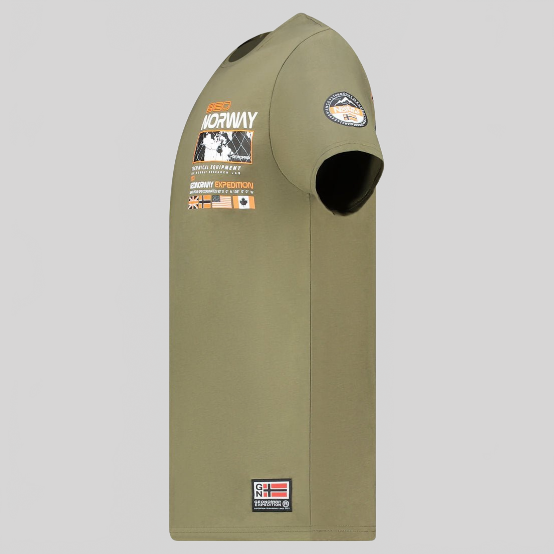 Geographical Norway JHOLME - T-Shirt Homme Manches Courtes avec Drapeau - Geographical Norway JHOLME_MEN_BLEU_CIEL_S_SDB-JHOLME_MEN_BLANC_S_SDB-JHOLME_MEN_BLEU_CIEL_M_SDB-JHOLME_MEN_BLANC_M_SDB-JHOLME_MEN_BLEU_CIEL_L_SDB-JHOLME_MEN_BLANC_L_SDB-JHOLME_MEN_BLEU_CIEL_XL_SDB-JHOLME_MEN_BLANC_XL_SDB-JHOLME_MEN_BLEU_CIEL_XXL_SDB-JHOLME_MEN_BLANC_XXL_SDB