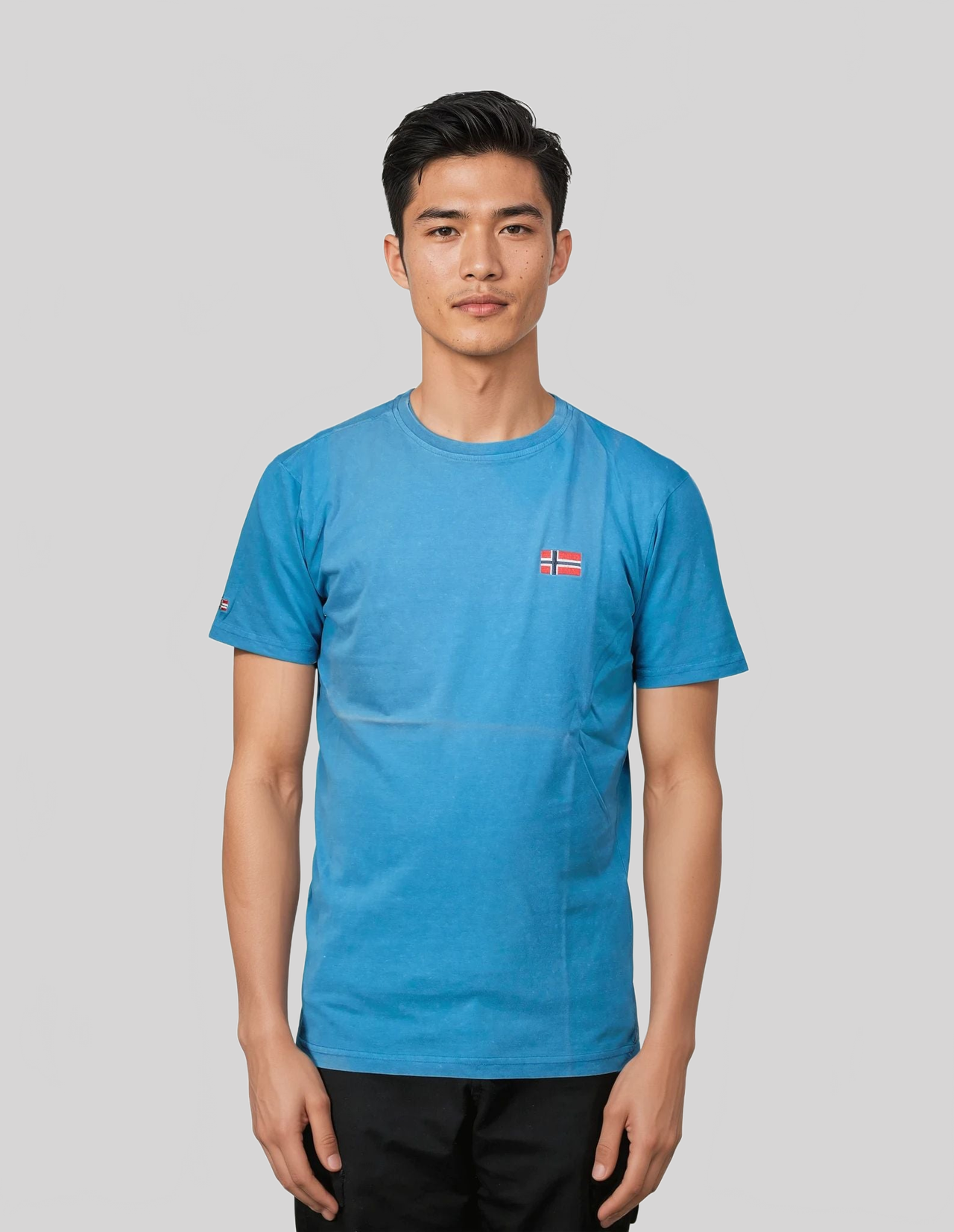 Geographical Norway Jactus - T-Shirt Homme Manches Courtes avec Drapeau - Geographical Norway JACTUS_MEN_BEIGE_S_SDB-JACTUS_MEN_BEIGE_M_SDB-JACTUS_MEN_BEIGE_L_SDB-JACTUS_MEN_BEIGE_XL_SDB-JACTUS_MEN_BEIGE_XXL_SDB-JACTUS_MEN_BEIGE_3XL_SDB-JACTUS_MEN_BLEU_S_SDB-JACTUS_MEN_BLEU_M_SDB-JACTUS_MEN_BLEU_L_SDB-JACTUS_MEN_BLEU_XL_SDB