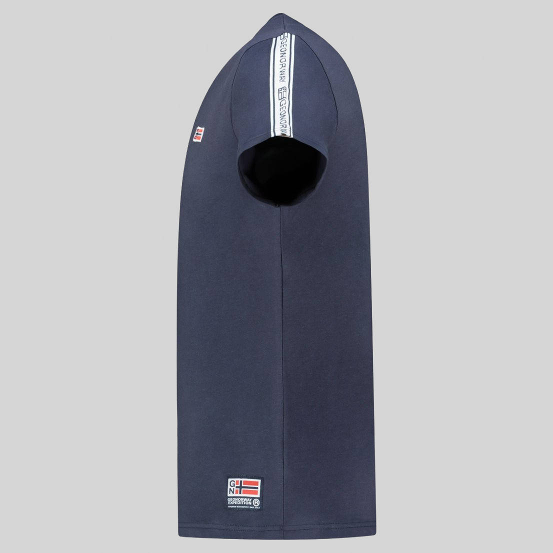 Geographical Norway Javenger - T-Shirt Homme Manches Courtes avec Drapeau - Geographical Norway JAVENGER_MEN_GRIS_CLAIR_S_SDB-JAVENGER_MEN_NOIR_S_SDB-JAVENGER_MEN_BLANC_S_SDB-JAVENGER_MEN_MARINE_S_SDB-JAVENGER_MEN_KAKI_S_SDB-JAVENGER_MEN_BLANC_M_SDB-JAVENGER_MEN_MARINE_M_SDB-JAVENGER_MEN_KAKI_M_SDB-JAVENGER_MEN_NOIR_M_SDB-JAVENGER_MEN_GRIS_CLAIR_M_SDB