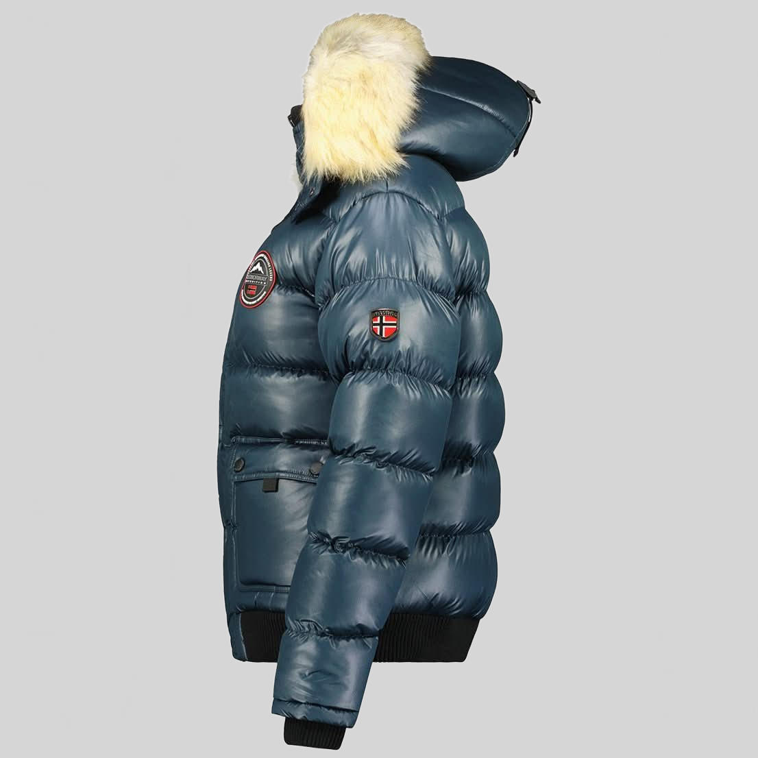 Geographical Norway Bugs Donna - Giacca imbottita con tasche piatte, Tasca con cerniera e cappuccio rimovibile - Geographical Norway BUGS_LADY_MARINE_SDB-BUGS_LADY_ROUGE_SDB-BUGS_LADY_NOIR_SDB-BUGS_LADY_MARINE_M_SDB-BUGS_LADY_RED_M_SDB-BUGS_LADY_BLACK_M_SDB-BUGS_LADY_MARINE_L_SDB-BUGS_LADY_RED_L_SDB-BUGS_LADY_BLACK_L_SDB-BUGS_LADY_MARINE_XL_SDB