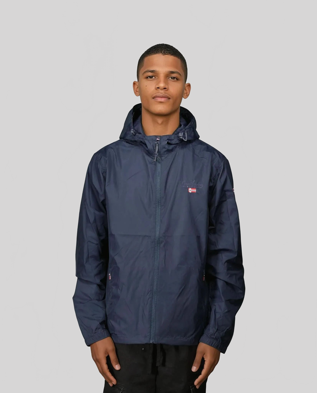 Geographical Norway Geographical Norway DARIL Hombre - Parka ligera con estampado frontal e insignia en el brazo - Geographical Norway DARIL_MEN_KAKI_S_SDB-DARIL_MEN_BLANC_CASSE_S_SDB-DARIL_MEN_KAKI_M_SDB-DARIL_MEN_BLANC_CASSE_M_SDB-DARIL_MEN_KAKI_L_SDB-DARIL_MEN_BLANC_CASSE_L_SDB-DARIL_MEN_KAKI_XL_SDB-DARIL_MEN_BLANC_CASSE_XL_SDB-DARIL_MEN_KAKI_XXL_SDB-DARIL_MEN_BLANC_CASSE_XXL_SDB