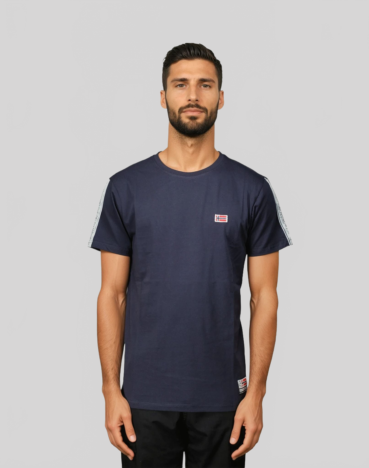 Geographical Norway Javenger - T-Shirt Homme Manches Courtes avec Drapeau - Geographical Norway JAVENGER_MEN_GRIS_CLAIR_S_SDB-JAVENGER_MEN_NOIR_S_SDB-JAVENGER_MEN_BLANC_S_SDB-JAVENGER_MEN_MARINE_S_SDB-JAVENGER_MEN_KAKI_S_SDB-JAVENGER_MEN_BLANC_M_SDB-JAVENGER_MEN_MARINE_M_SDB-JAVENGER_MEN_KAKI_M_SDB-JAVENGER_MEN_NOIR_M_SDB-JAVENGER_MEN_GRIS_CLAIR_M_SDB