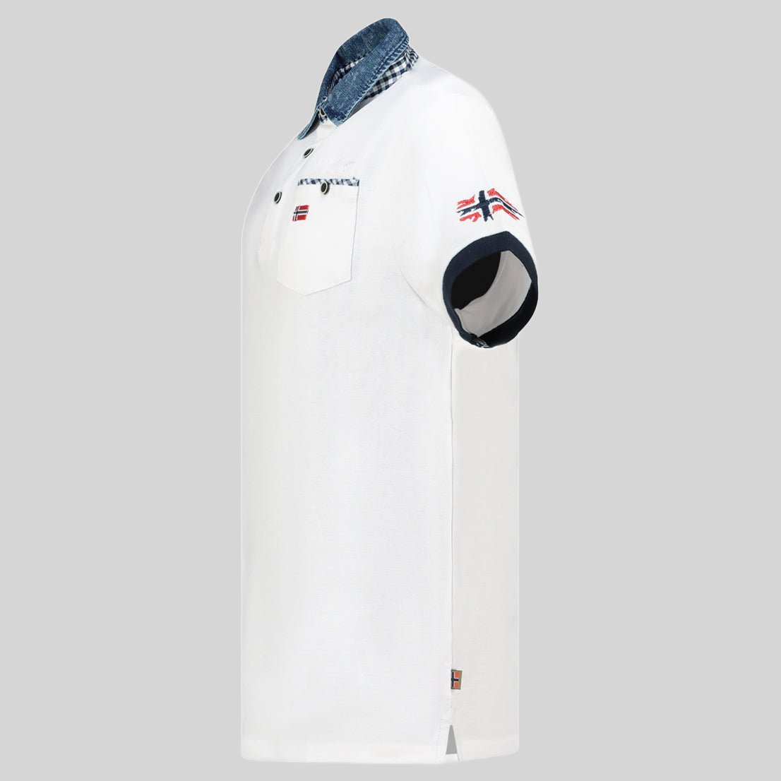 Geographical Norway Kerwin Homme - Polo avec poche, imprimés et détails drapeaux - Geographical Norway KERWIN_MEN_BLANC_CASSE_S_SDB-KERWIN_MEN_NOIR_S_SDB-KERWIN_MEN_MARINE_S_SDB-KERWIN_MEN_GRIS_CLAIR_S_SDB-KERWIN_MEN_BLANC_CASSE_M_SDB-KERWIN_MEN_MARINE_M_SDB-KERWIN_MEN_GRIS_CLAIR_M_SDB-KERWIN_MEN_NOIR_M_SDB-KERWIN_MEN_BLANC_CASSE_L_SDB-KERWIN_MEN_GRIS_CLAIR_L_SDB