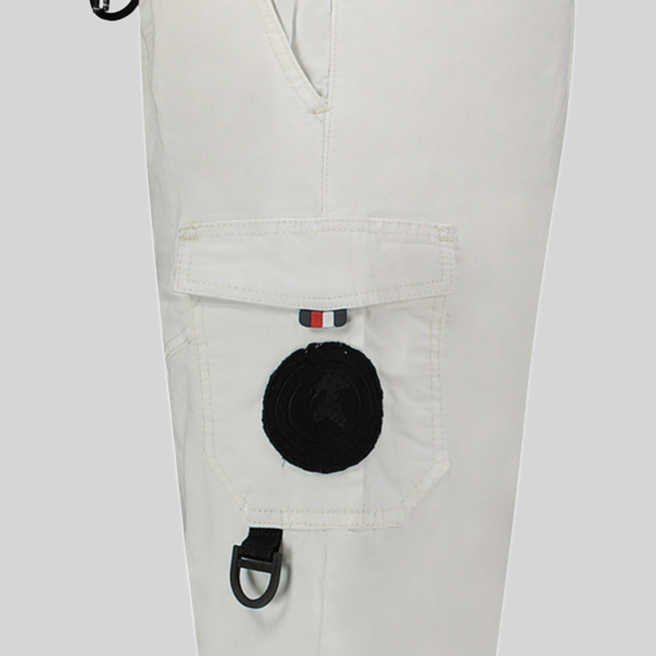 Geographical Geographical Norway Pacaro Hombre - Bermudas cargo con bolsillos, insignias y cordón - Geographical Norway PACARO_MEN_BLEU_S_SDB-PACARO_MEN_BLEU_M_SDB-PACARO_MEN_BLEU_L_SDB-PACARO_MEN_BLEU_XL_SDB-PACARO_MEN_BLEU_XXL_SDB-PACARO_MEN_BLEU_3XL_SDB-PACARO_MEN_MARINE_S_S_SDB-PACARO_MEN_MARINE_M_SDB-PACARO_MEN_MARINE_L_SDB-PACARO_MEN_MARINE_XL_SDB