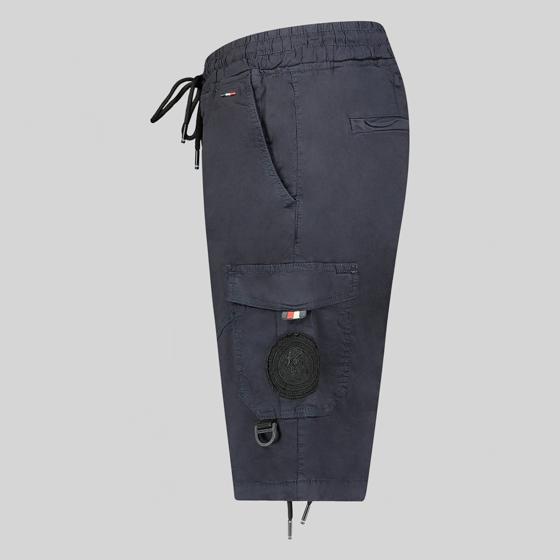 Geographical Geographical Norway Pacaro Hombre - Bermudas cargo con bolsillos, insignias y cordón - Geographical Norway PACARO_MEN_BLEU_S_SDB-PACARO_MEN_BLEU_M_SDB-PACARO_MEN_BLEU_L_SDB-PACARO_MEN_BLEU_XL_SDB-PACARO_MEN_BLEU_XXL_SDB-PACARO_MEN_BLEU_3XL_SDB-PACARO_MEN_MARINE_S_S_SDB-PACARO_MEN_MARINE_M_SDB-PACARO_MEN_MARINE_L_SDB-PACARO_MEN_MARINE_XL_SDB