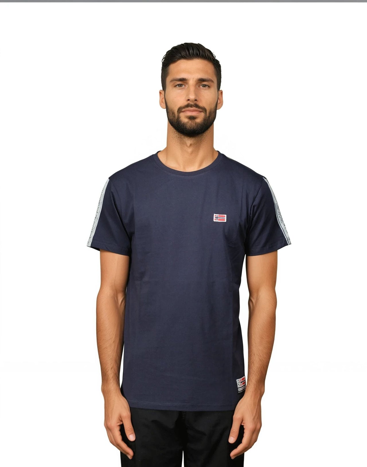 Geographical Norway Javenger - T-Shirt Mann Kurzarm mit Flagge - Geographical Norway JAVENGER_MEN_GRIS_CLAIR_S_SDB-JAVENGER_MEN_NOIR_S_SDB-JAVENGER_MEN_BLANC_S_S_DB-.JAVENGER_MEN_MARINE_S_SDB-JAVENGER_MEN_KAKI_S_SDB-JAVENGER_MEN_BLANC_M_SDB-JAVENGER_MEN MARINE_M_SDB-JAVENGER_MEN_KAKI_M_SDB-JAVENGER_MEN_SCHWARZ_M_SDB-JAVENGER_MEN_HELLGRAU_M_SDB